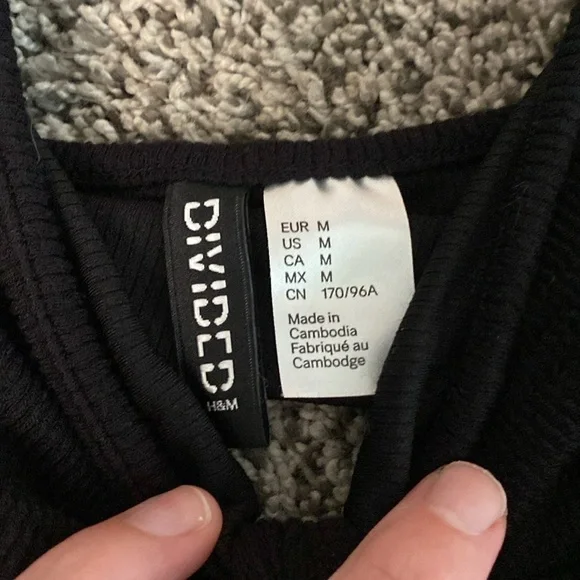 Two H&M body wrap tops - Picture 8 of 9